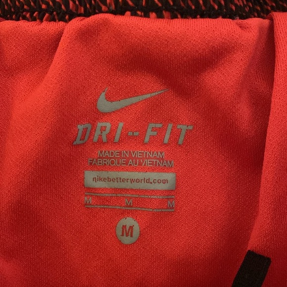 Woman’s nike shorts medium - Picture 2 of 2